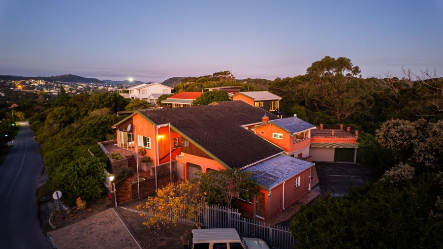 4 Bedroom Property for Sale in Kingfisher Creek Western Cape